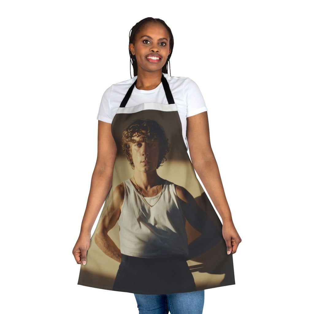 Jeremy Allen White actor inspired apron