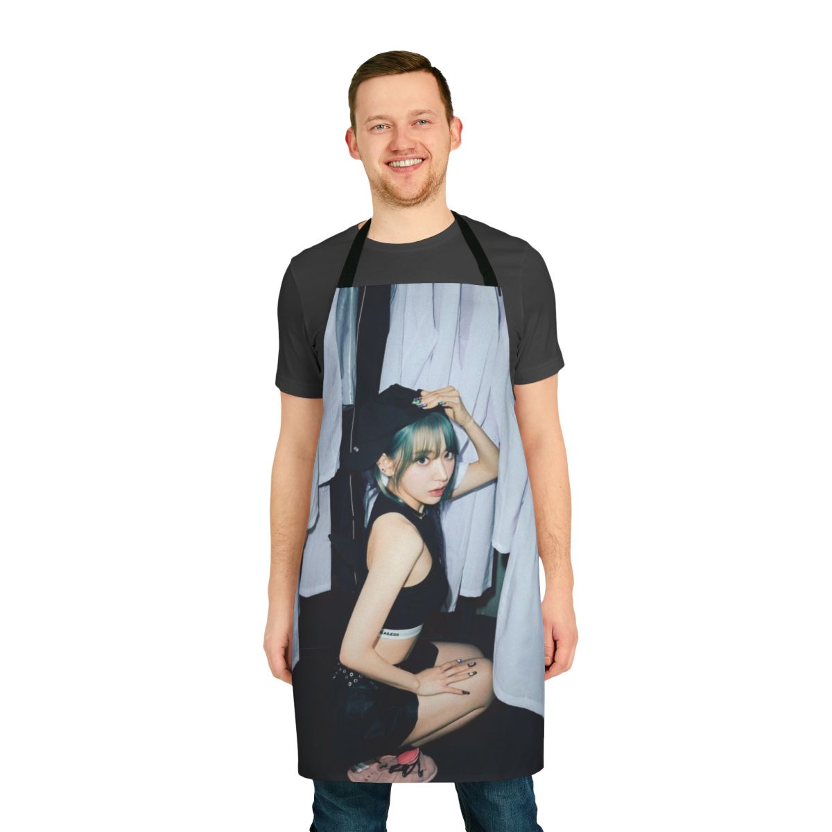 Apron featuring the logo and members of the K-pop group Le Sserafim